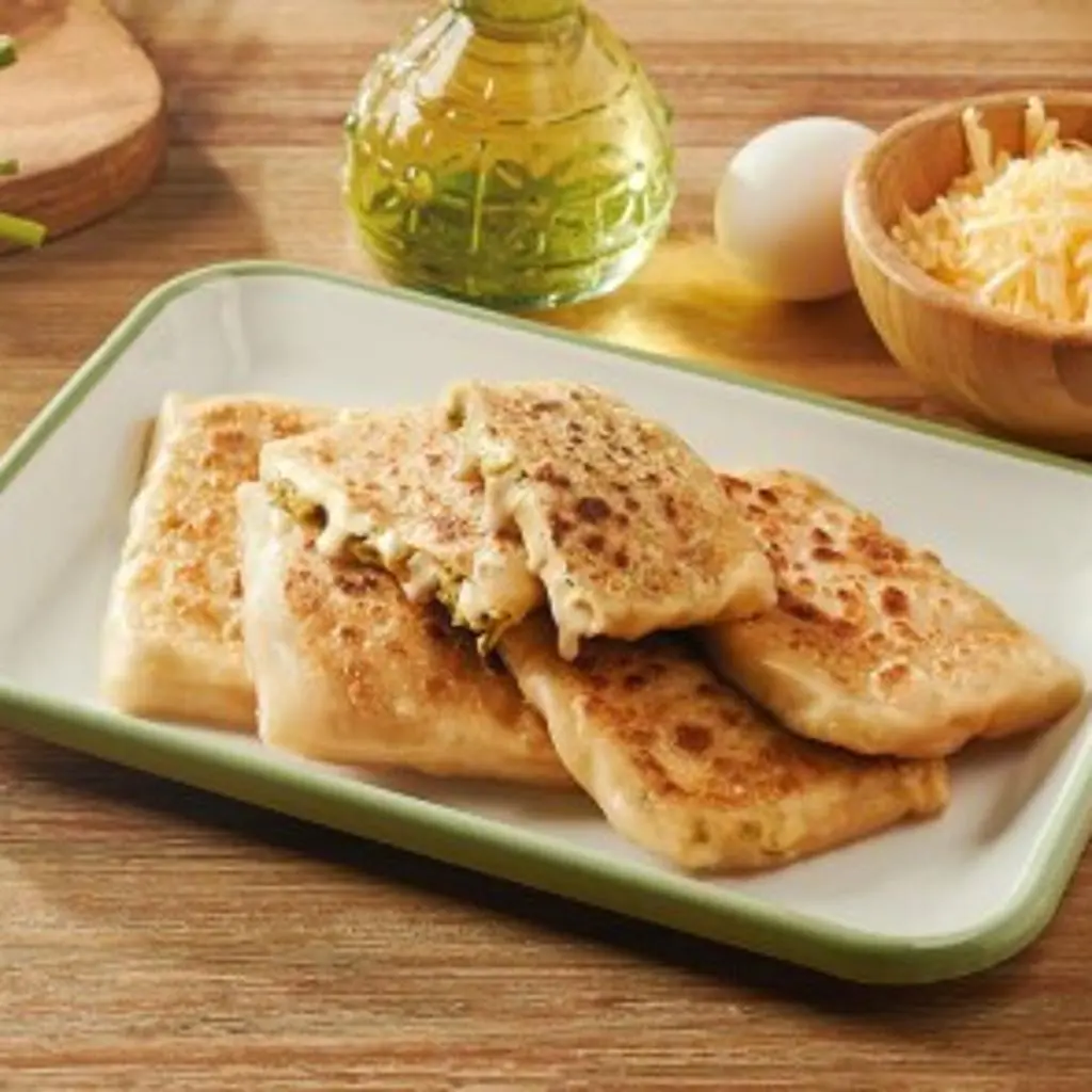 Cheddar Cheese & Eggs Mutabbak